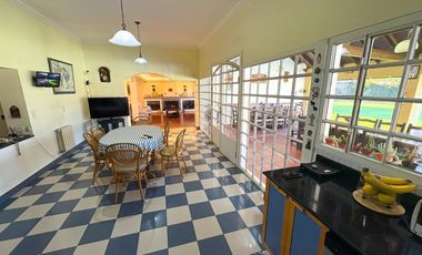 Casa de Categoría - Más de 2000m2 y 10 ambientes