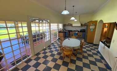 Casa de Categoría - Más de 2000m2 y 10 ambientes