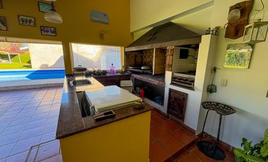 Casa de Categoría - Más de 2000m2 y 10 ambientes