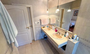 Casa de Categoría - Más de 2000m2 y 10 ambientes