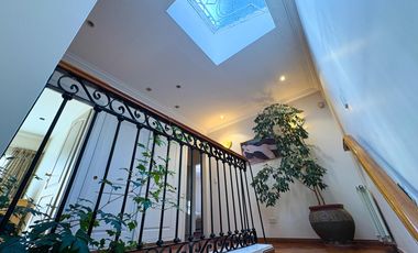 Casa de Categoría - Más de 2000m2 y 10 ambientes