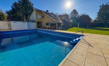 Casa de Categoría - Más de 2000m2 y 10 ambientes