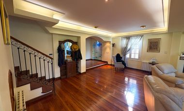 Casa de Categoría - Más de 2000m2 y 10 ambientes