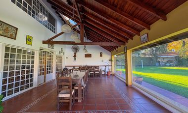Casa de Categoría - Más de 2000m2 y 10 ambientes