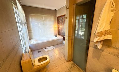 Casa de Categoría - Más de 2000m2 y 10 ambientes