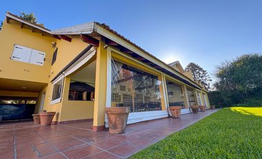 Casa de Categoría - Más de 2000m2 y 10 ambientes