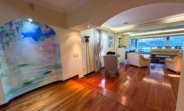 Casa de Categoría - Más de 2000m2 y 10 ambientes