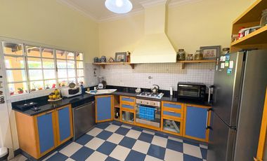 Casa de Categoría - Más de 2000m2 y 10 ambientes