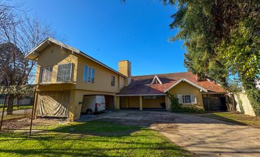 Casa de Categoría - Más de 2000m2 y 10 ambientes