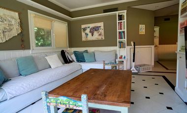 Casa en venta desarrollada sobre doble lote