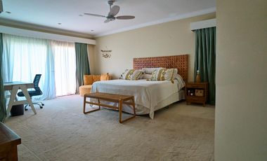 Casa en venta desarrollada sobre doble lote