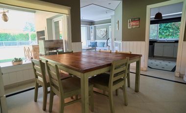 Casa en venta desarrollada sobre doble lote