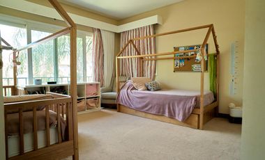 Casa en venta desarrollada sobre doble lote