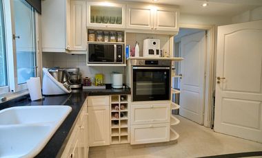 Casa en venta desarrollada sobre doble lote