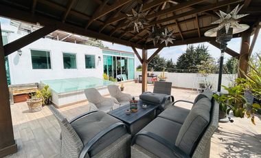 VENTA DE CASA DENTRO DE RESIDENCIAL DE SOLO 9 PROPIEDADES EN METEPEC CERCA DEL PARQUE BICENTENARIO