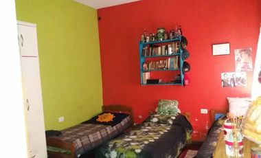 CASA AL FRENTE EN 2 PLANTAS CON GARAGEY FONDO EN LANUS