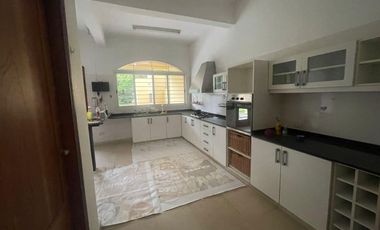 ALQUILER CASA 4 Dormitorios 2 Suites  Dep, Pileta galeria parrilla