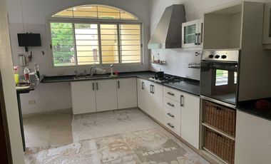 ALQUILER CASA 4 Dormitorios 2 Suites  Dep, Pileta galeria parrilla