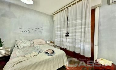 CASA EN PH AL FRENTE DOS PLANTAS 5 AMBIENTES, COCHERA PASANTE, FONDO LIBRE