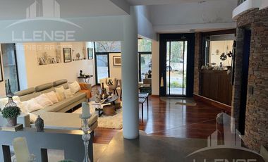 Casa 7 ambientes en venta Barrio Privado Barrancas de Guido- Quilmes