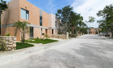 CASA 2 RECAMARAS EN VENTA/ TULUM/ 10 MINUTOS DEL MAR/ GYM/ ALBERCA/ ROOF PRIVADO.