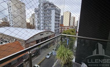 Departamento 4 ambientes con cochera en venta -  Quilmes