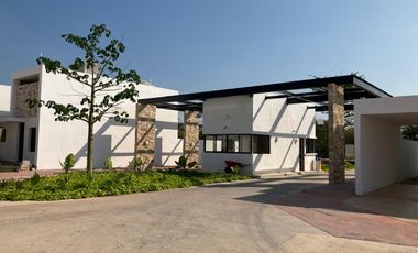 Venta Casa En Privada CAPRI, Cholul Yucatan