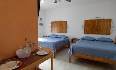 CASA EN VENTA EN EL PUEBLO MAGICO DE IZAMAL, IDEAL PARA NEGOCIO