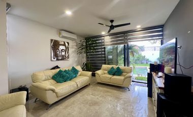 Venta de Casa en Privada Residencial Xaaxbeh Conkal