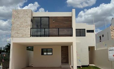 Casa en Venta con alberca privada de 3 habitaciones en Cholul, Mérida