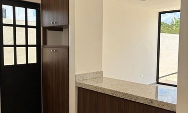 Casa en Venta con alberca privada de 3 habitaciones en Cholul, Mérida