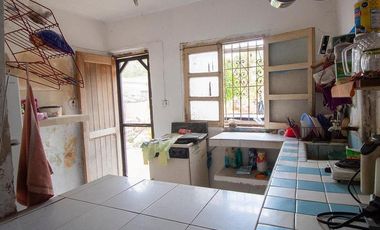 Casona en venta a dos cuadras de la Calzada de los Frailes