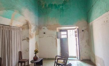 Casona en venta a dos cuadras de la Calzada de los Frailes