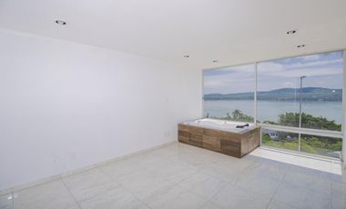 CASA EN VENTA CON VISTA AL LAGO