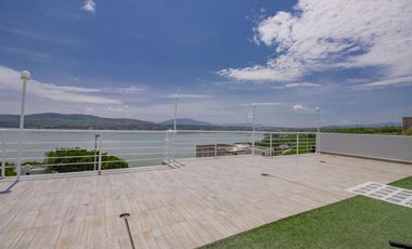 CASA EN VENTA CON VISTA AL LAGO