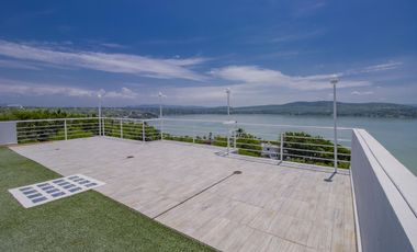 CASA EN VENTA CON VISTA AL LAGO