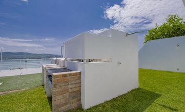 CASA EN VENTA CON VISTA AL LAGO