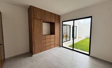 CASA CON HAB. EN PB EN VENTA EN LOMAS DEL DORADO