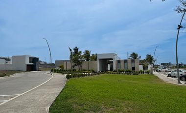 CASA CON HAB. EN PB EN VENTA EN LOMAS DEL DORADO