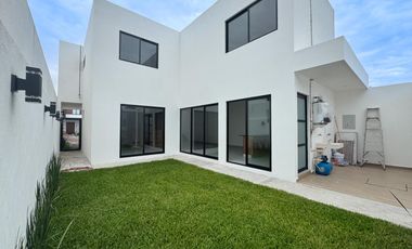 CASA CON HAB. EN PB EN VENTA EN LOMAS DEL DORADO