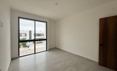 CASA CON HAB. EN PB EN VENTA EN LOMAS DEL DORADO