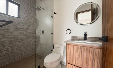 CASA CON HAB. EN PB EN VENTA EN LOMAS DEL DORADO