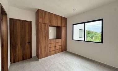 CASA CON HAB. EN PB EN VENTA EN LOMAS DEL DORADO