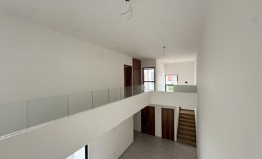 CASA CON HAB. EN PB EN VENTA EN LOMAS DEL DORADO