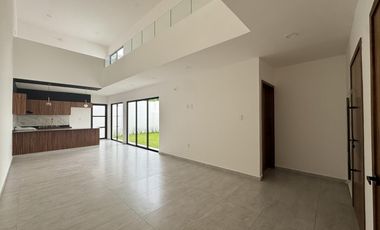 CASA CON HAB. EN PB EN VENTA EN LOMAS DEL DORADO