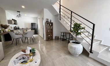 Casa de 2 Habitaciones en venta en Playa del Carmen a 40 minutos de aeropuerto de Cancún | Alberca y Palapa