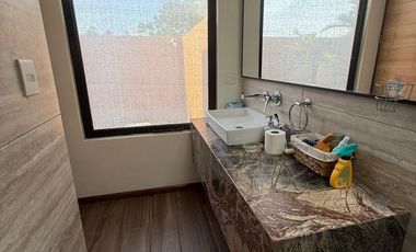 Casa Bonita en Venta, Privada Tamora, PANELES SOLARES, con amenidades