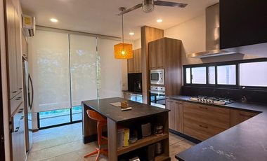 Casa Bonita en Venta, Privada Tamora, PANELES SOLARES, con amenidades