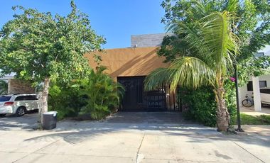 Casa Bonita en Venta, Privada Tamora, PANELES SOLARES, con amenidades