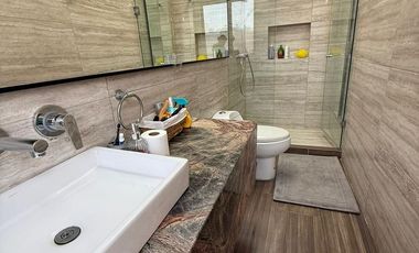 Casa Bonita en Venta, Privada Tamora, PANELES SOLARES, con amenidades